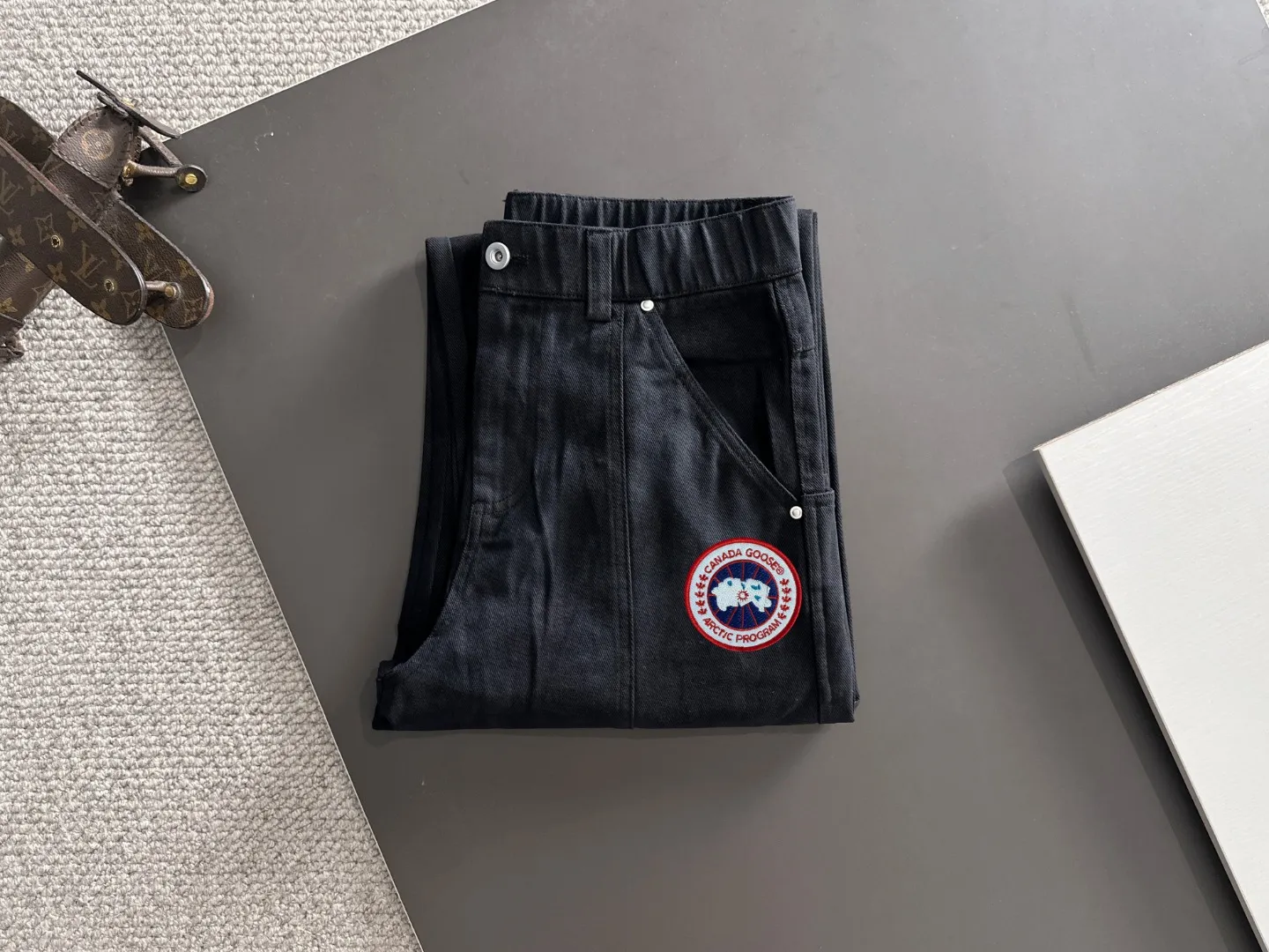 Next day shipping P360 Big Goose 2025 new autumn elastic band casual pants, thick counter-customized fabrics, high breathability and comfort, impeccable details, brand element design concept, reflecting high quality. It feels delicate and soft! It presents a casual cut and the upper body shape is great! Size: M-4XL